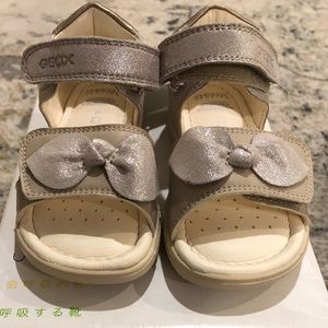 Geox Girls’ Authentic Italian Sandals Sz 8 Beige